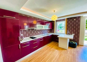 شقة بغرفتي نوم بمساحة 350 م من شواطئ كونيالتي