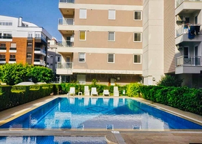 شقة بغرفتي نوم بمساحة 350 م من شواطئ كونيالتي