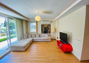 شقة بغرفتي نوم بمساحة 350 م من شواطئ كونيالتي