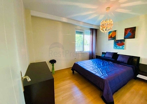 شقة بغرفتي نوم بمساحة 350 م من شواطئ كونيالتي