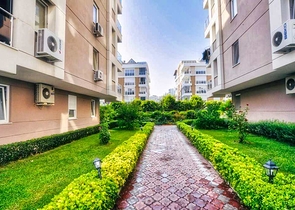 شقة بغرفتي نوم بمساحة 350 م من شواطئ كونيالتي