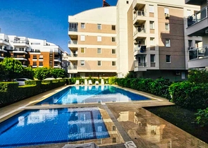 شقة بغرفتي نوم بمساحة 350 م من شواطئ كونيالتي