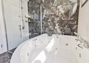 اطلالة بحر ساحرة - شقة 2 غرفة صالة - مجمع فاخر - في كارجي جاك / الانيا 