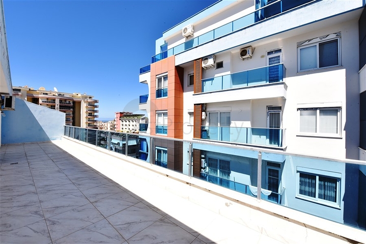 قريبة من البحر والخدمات -دوبلكس عائلية 3 غرف وصالة -مهموتلار / الانيا 