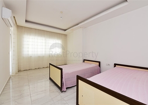 قريبة من البحر والخدمات -دوبلكس عائلية 3 غرف وصالة -مهموتلار / الانيا 