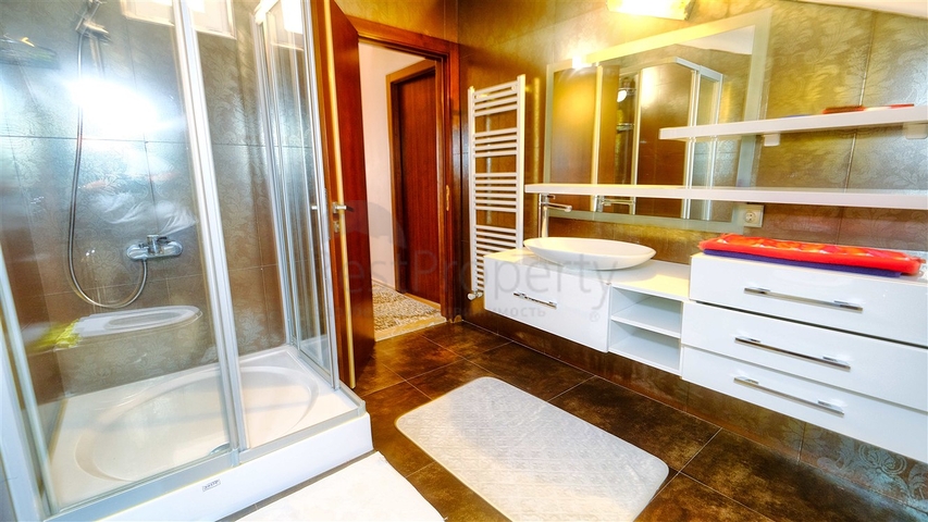 شقة 4 غرف نوم في اونجالي كونيالتي