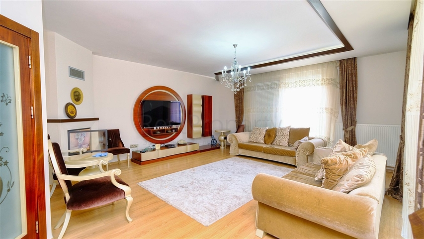 شقة 4 غرف نوم في اونجالي كونيالتي