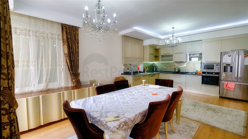 شقة 4 غرف نوم في اونجالي كونيالتي