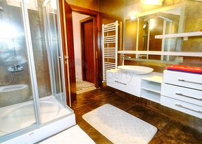 شقة 4 غرف نوم في اونجالي كونيالتي