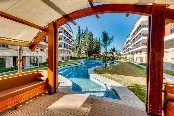 بنتهاوس 4 + 1 في مشروع راقٍ في أنجالي كونيالتي