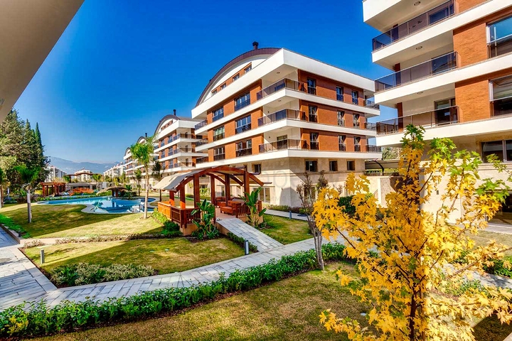 بنتهاوس 4 + 1 في مشروع راقٍ في أنجالي كونيالتي