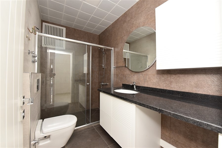 مجمع حديث -شقة 2 غرفة وصالة - مطبخ منفصل -في مهموتلار / الانيا 