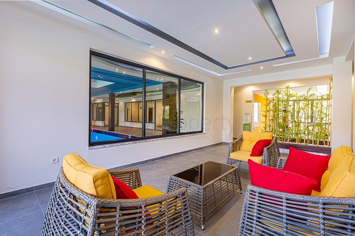 شقة انيقة ضمن مجمع حديث فاخر - تصميم 1+1 مع الاثاث -في كارجي جاك / الانيا 