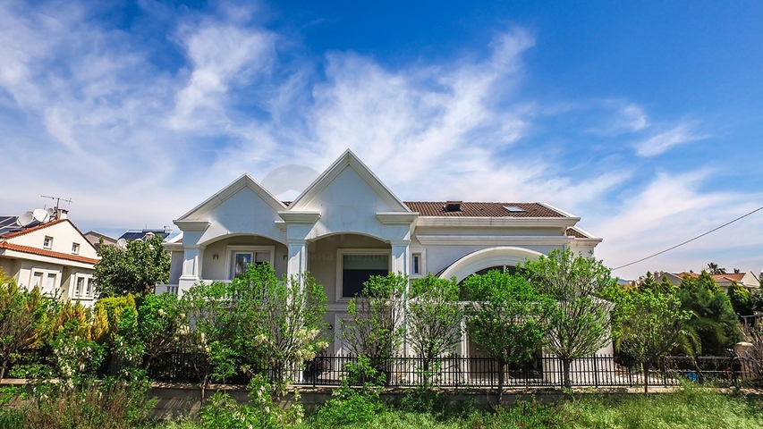 فيلا فاخرة من 5 غرف نوم في وسط فتحية