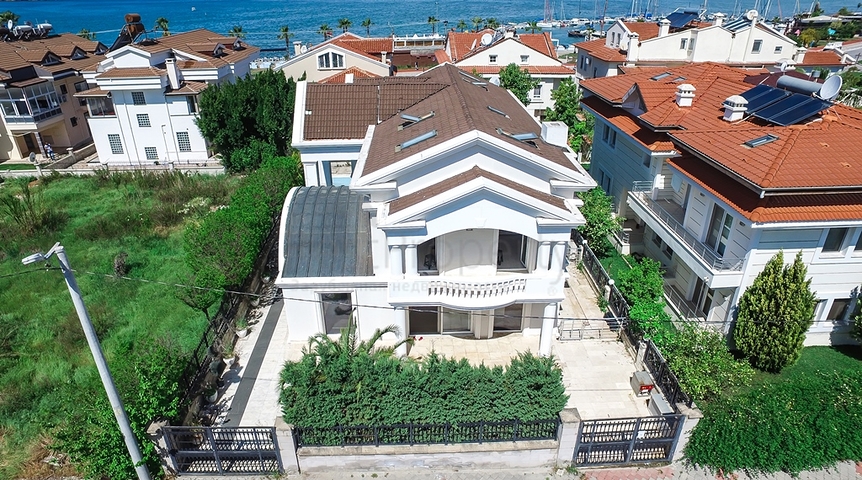 فيلا فاخرة من 5 غرف نوم في وسط فتحية