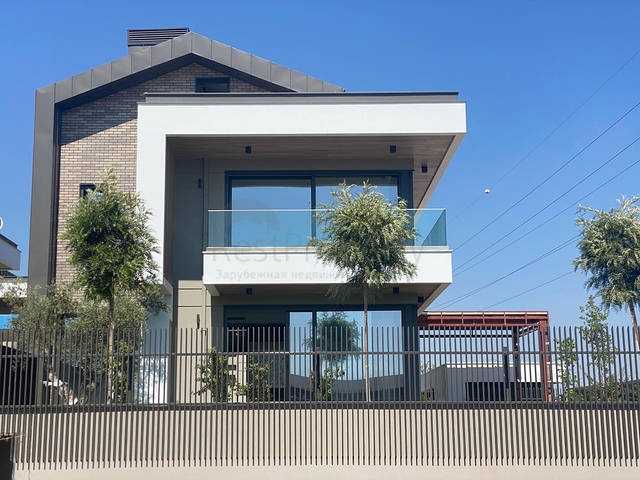 مشروع استثماري من فلل 5 + 1 في منطقة دوشميالتي في أنطاليا