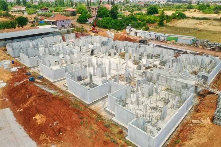 مشروع استثماري من فلل 5 + 1 في منطقة دوشميالتي في أنطاليا