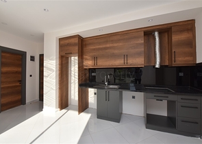 مجمع فاخر - خدمات 5 نجوم -شقة غرفة وصالة - في مهموتلار / الانيا 