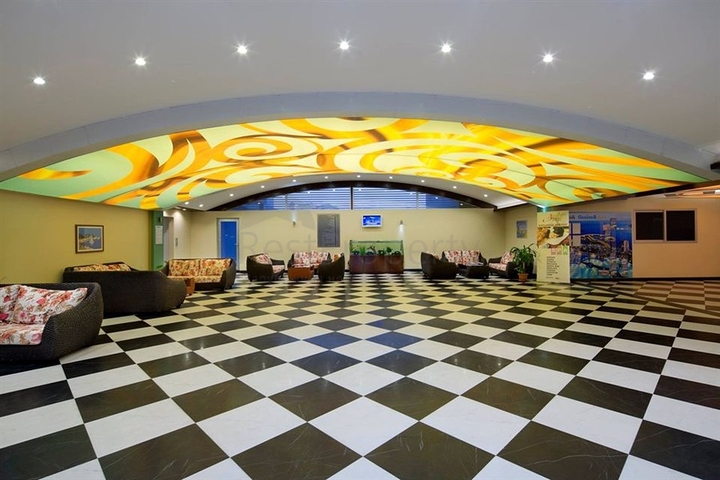 قريبة من شاطئ كليوباترا - شقة غرفة وصالة -مفروشة -في مركز الانيا 