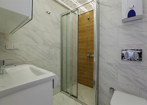 قريبة من شاطئ كليوباترا - شقة غرفة وصالة -مفروشة -في مركز الانيا 