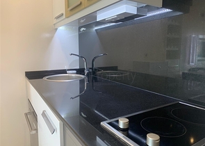 قريبة من شاطئ كليوباترا - شقة غرفة وصالة -مفروشة -في مركز الانيا 