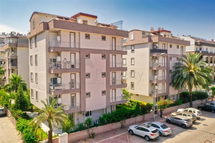 شقة 2 + 1 على مسافة قريبة من البحر في أنطاليا