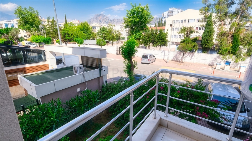 شقة 2 + 1 على مسافة قريبة من البحر في أنطاليا