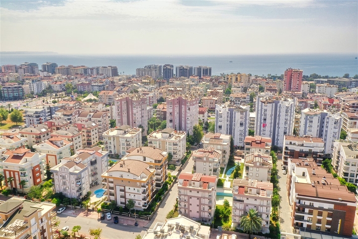 شقة 2 + 1 على مسافة قريبة من البحر في أنطاليا