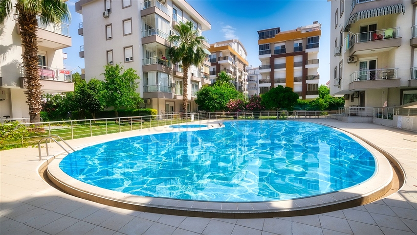 شقة 2 + 1 على مسافة قريبة من البحر في أنطاليا