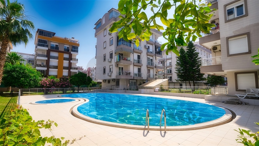 شقة 2 + 1 على مسافة قريبة من البحر في أنطاليا