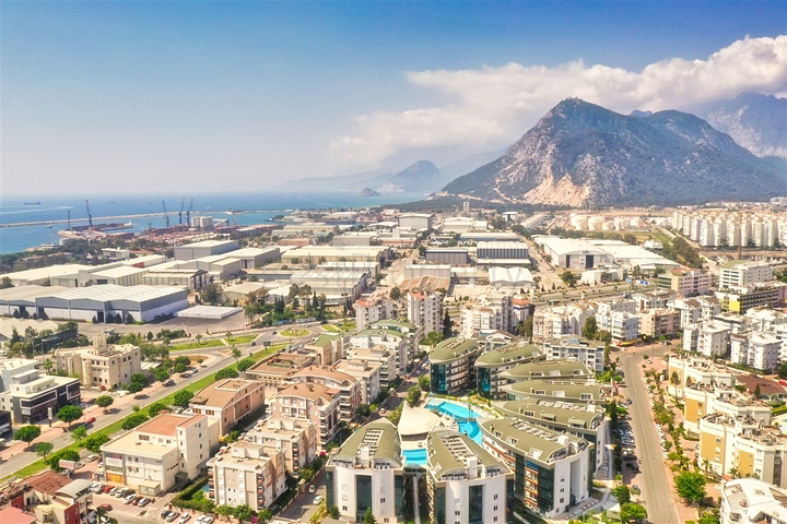 شقة 2 + 1 على مسافة قريبة من البحر في أنطاليا