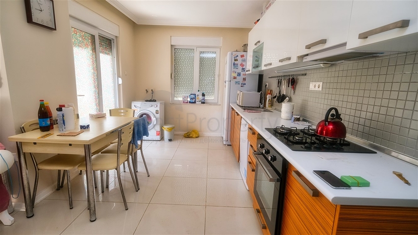 شقة 2 + 1 على مسافة قريبة من البحر في أنطاليا