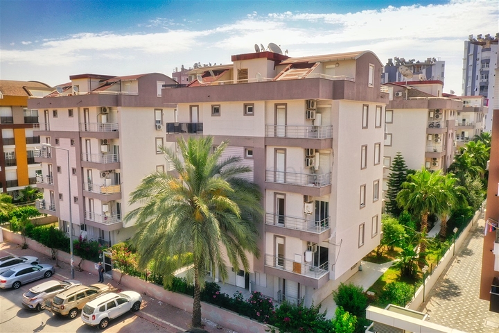 شقة 2 + 1 على مسافة قريبة من البحر في أنطاليا