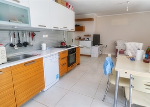 شقة 2 + 1 على مسافة قريبة من البحر في أنطاليا