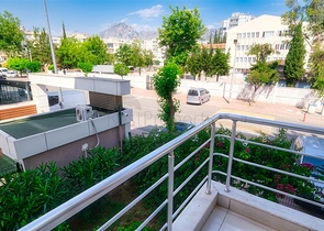 شقة 2 + 1 على مسافة قريبة من البحر في أنطاليا