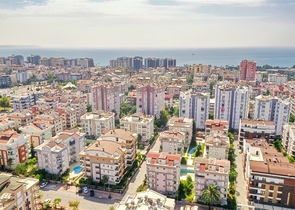 شقة 2 + 1 على مسافة قريبة من البحر في أنطاليا