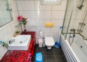 شقة 2 + 1 على مسافة قريبة من البحر في أنطاليا