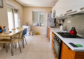 شقة 2 + 1 على مسافة قريبة من البحر في أنطاليا