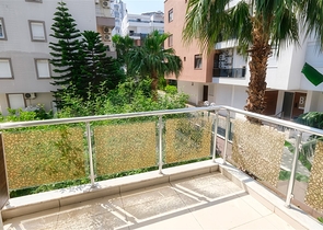 شقة 2 + 1 على مسافة قريبة من البحر في أنطاليا