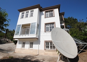 فيلا في كيمير تطل على جبال طوروس