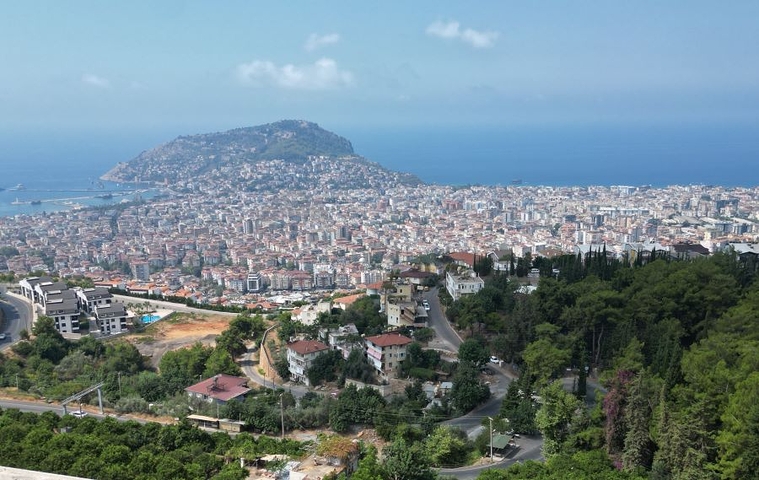 اطلالة بحر وقلعة - فلل فاخرة - في مركز الانيا 