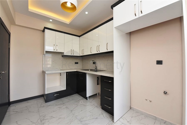 سعر مناسب -شقة 2 غرفة وصالة -في مركز مدينة الانيا 