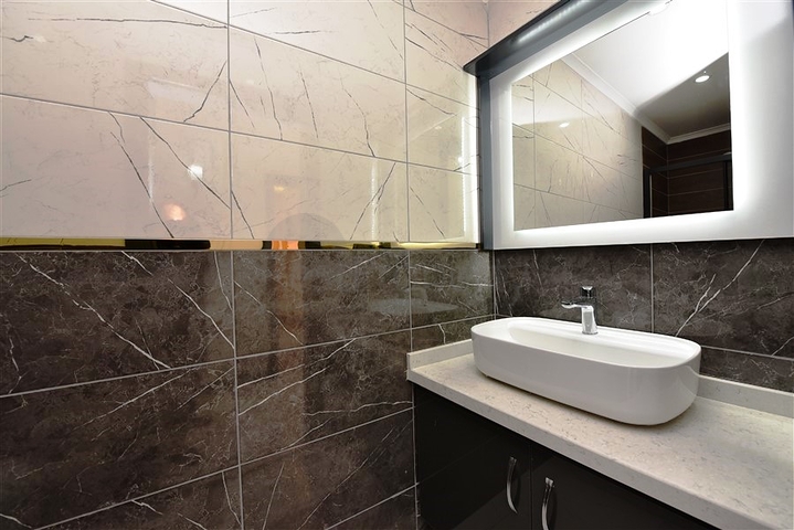 في مركز مدينة الانيا - شقة 3 غرف وصالة - اكساء جديد  