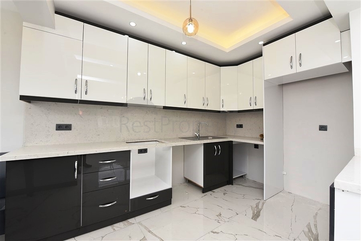 في مركز مدينة الانيا - شقة 3 غرف وصالة - اكساء جديد  