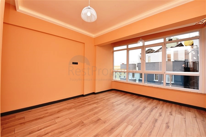 في مركز مدينة الانيا - شقة 3 غرف وصالة - اكساء جديد  