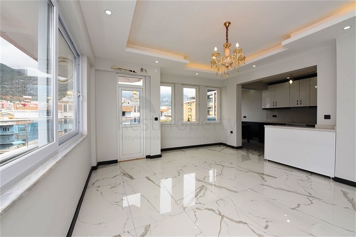 في مركز مدينة الانيا - شقة 3 غرف وصالة - اكساء جديد  