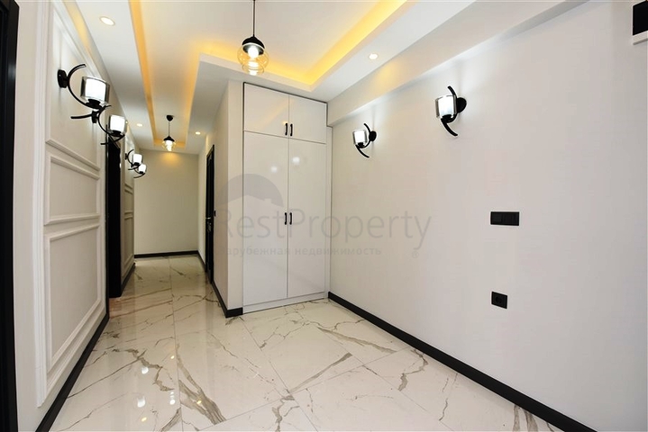 في مركز مدينة الانيا - شقة 3 غرف وصالة - اكساء جديد  