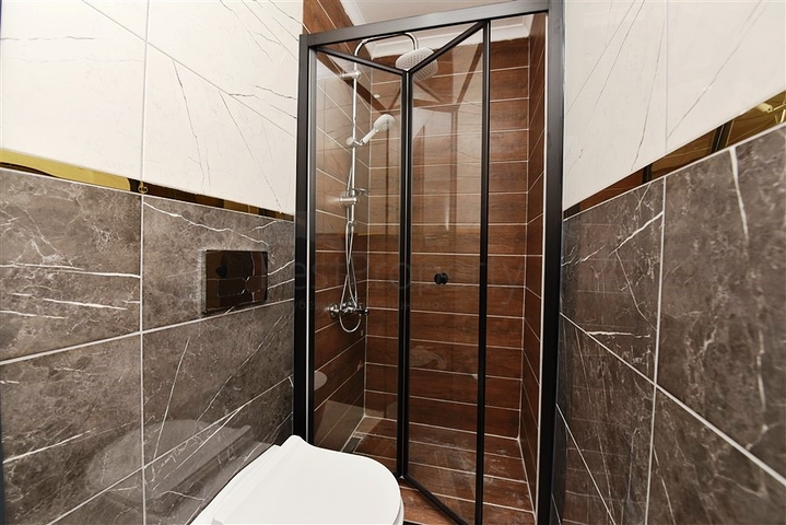 في مركز مدينة الانيا - شقة 3 غرف وصالة - اكساء جديد  