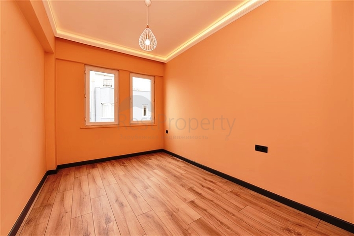 في مركز مدينة الانيا - شقة 3 غرف وصالة - اكساء جديد  