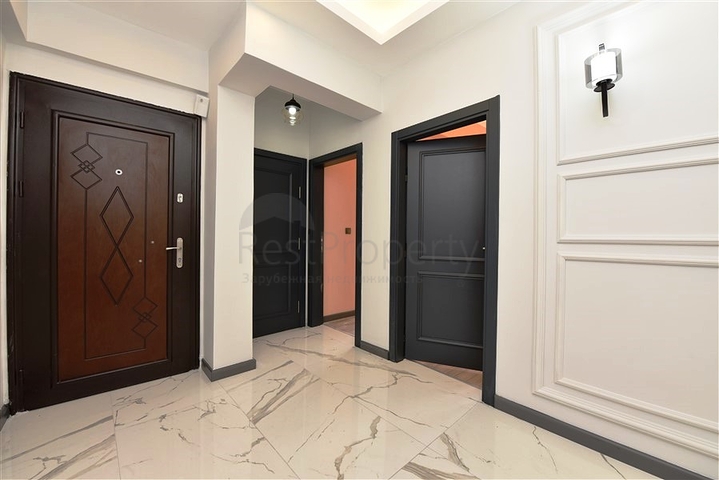 في مركز مدينة الانيا - شقة 3 غرف وصالة - اكساء جديد  